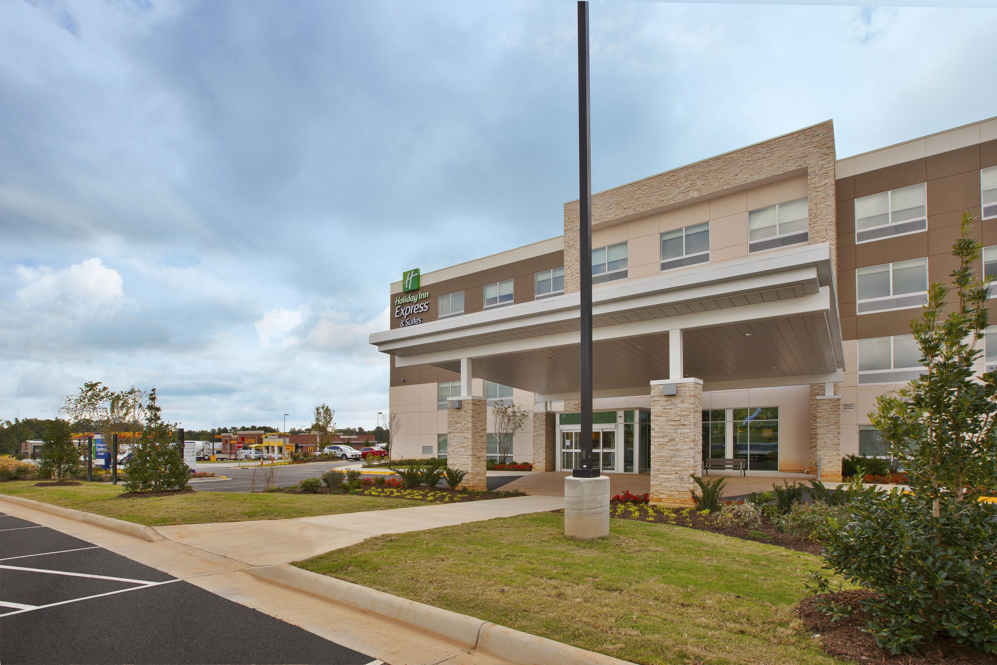 Holiday Inn Express And Suites South Hill By Ihg Exterior foto